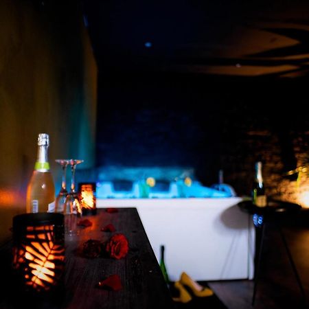 Love Suites & Spa "Le Loft" Avec Jacuzzi Privatif Médis Esterno foto