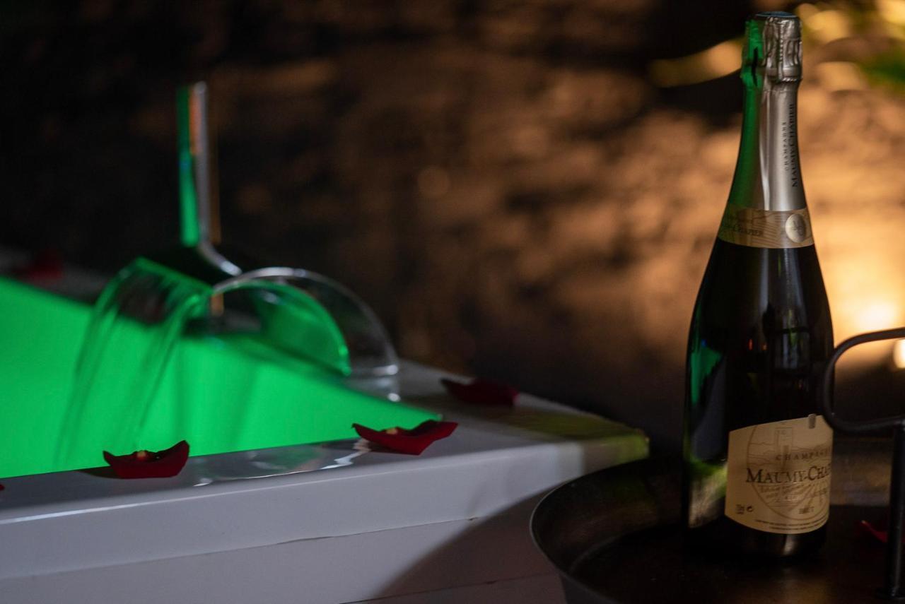 Love Suites & Spa "Le Loft" Avec Jacuzzi Privatif Médis Esterno foto